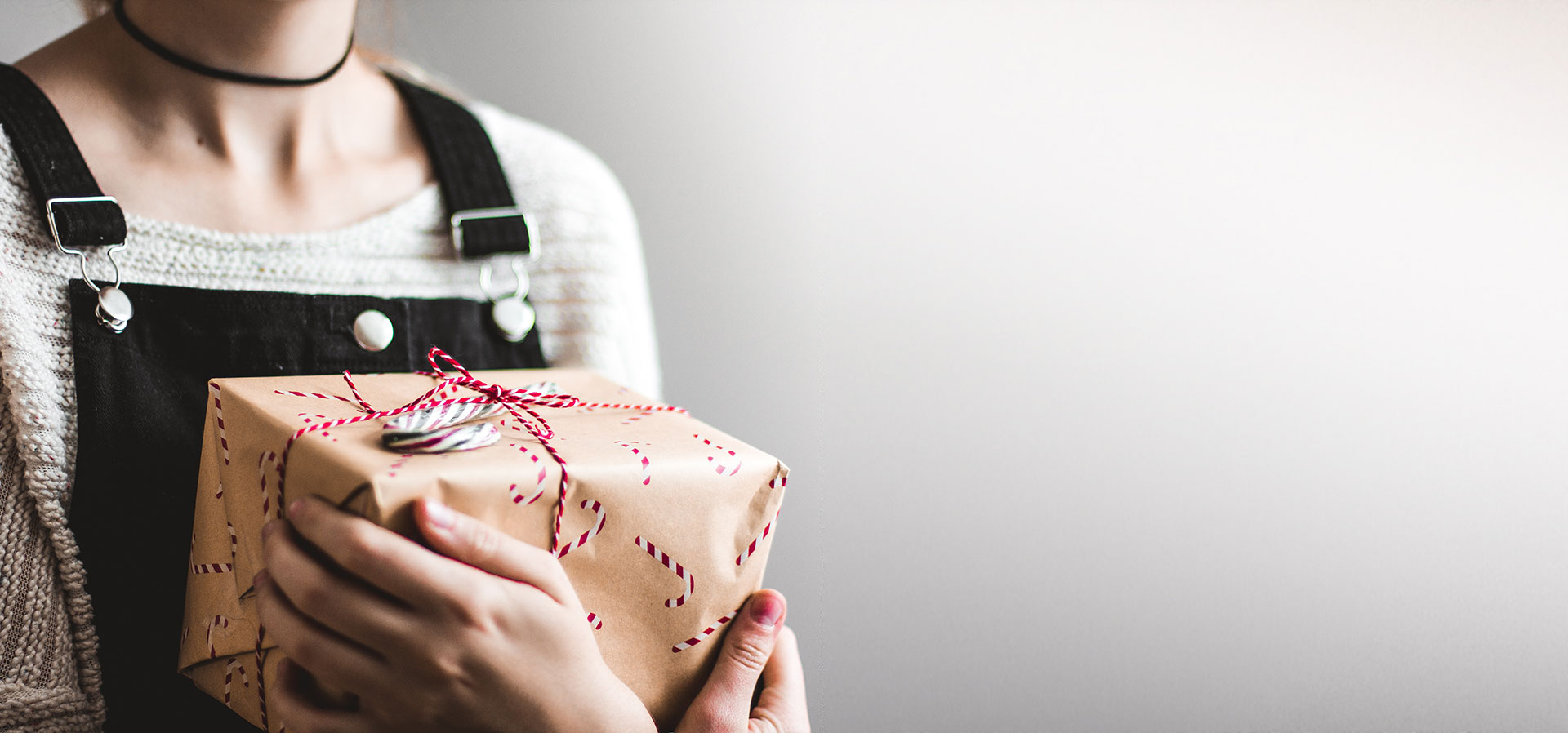 Next stop, Gitarre. -Next stop, Gitarre. kira auf der heide 8mj o2H5PKE unsplash